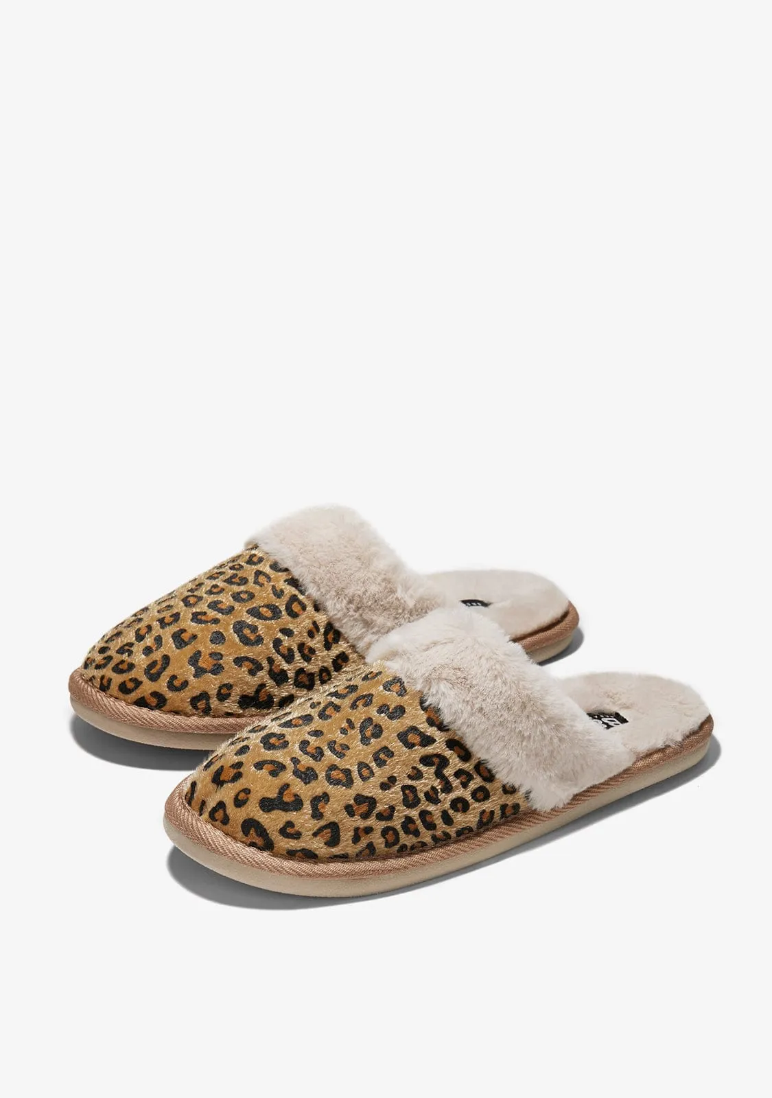 Leo Home Slipper