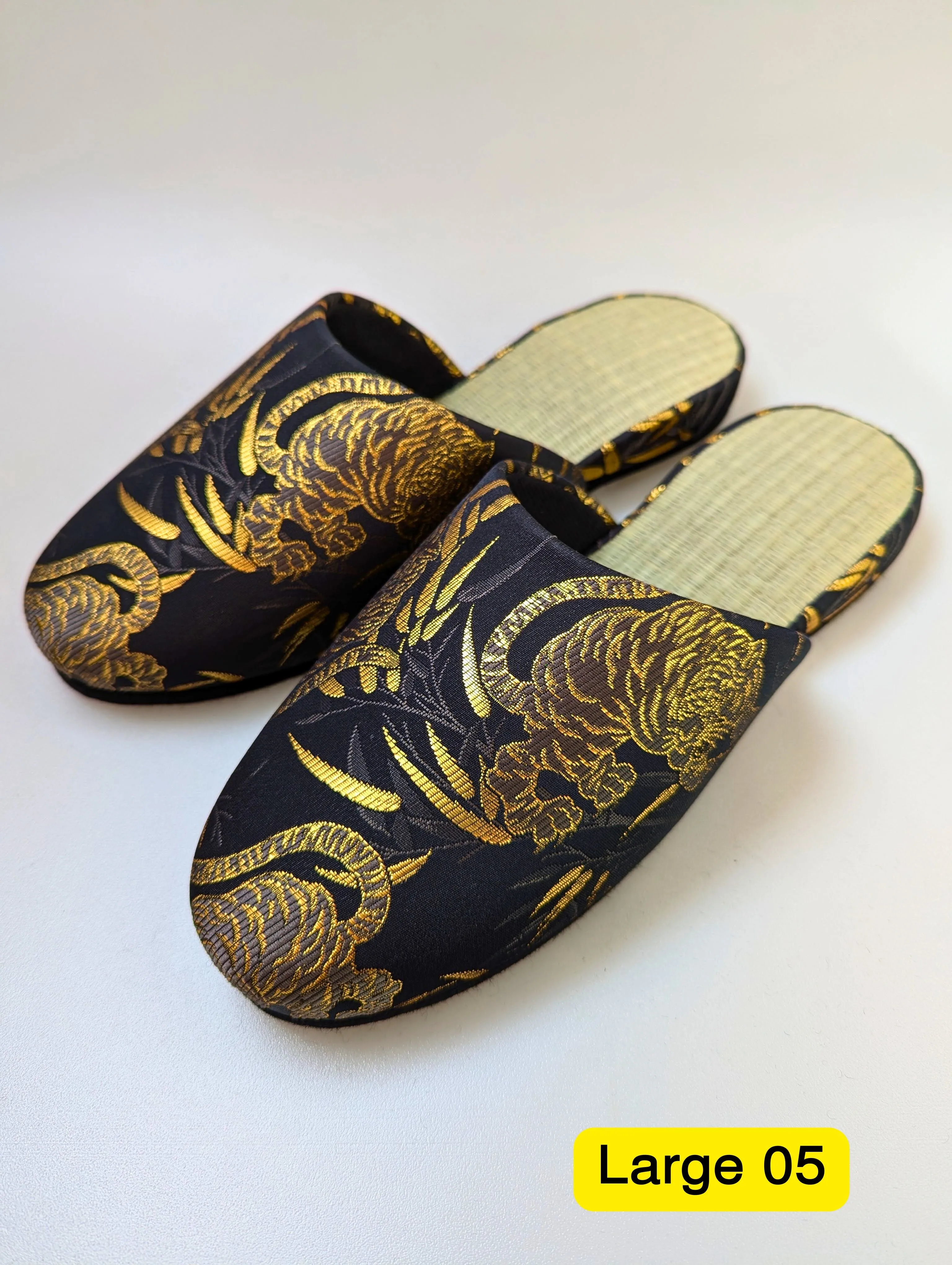 TATAMI × Baihu Byakko Tiger Slippers [Black Wool Felt Sole]