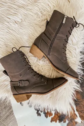 The Hocus Pocus Boots in Chocolate